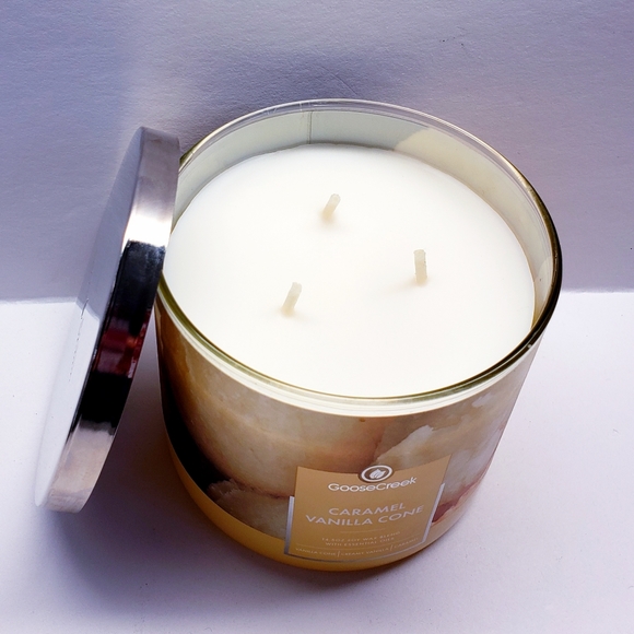 Goose Creek CARAMEL VANILLA CONE Large 3-Wick Candle, 14.5 oz - Picture 3 of 5